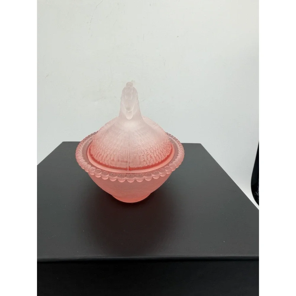🩷 Vintage Hen on Nest – Small Pink Satin Ombre – Beautiful Glass Dish 🩷